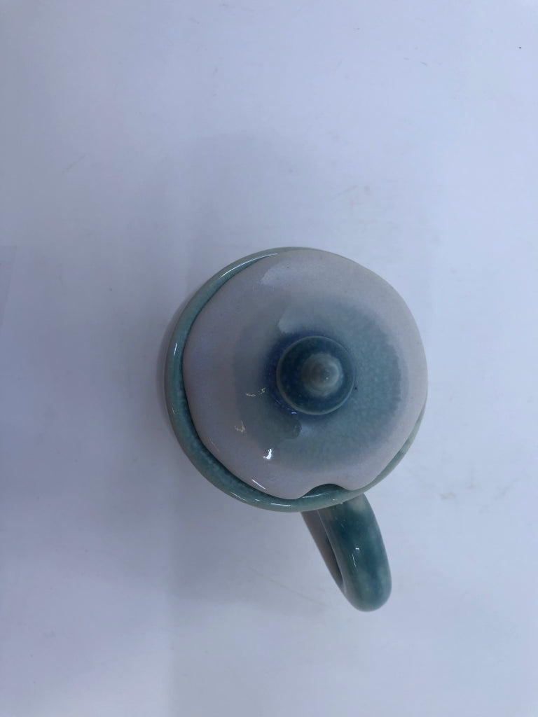 BLUE AND WHITE POTTERY CUP W LID.