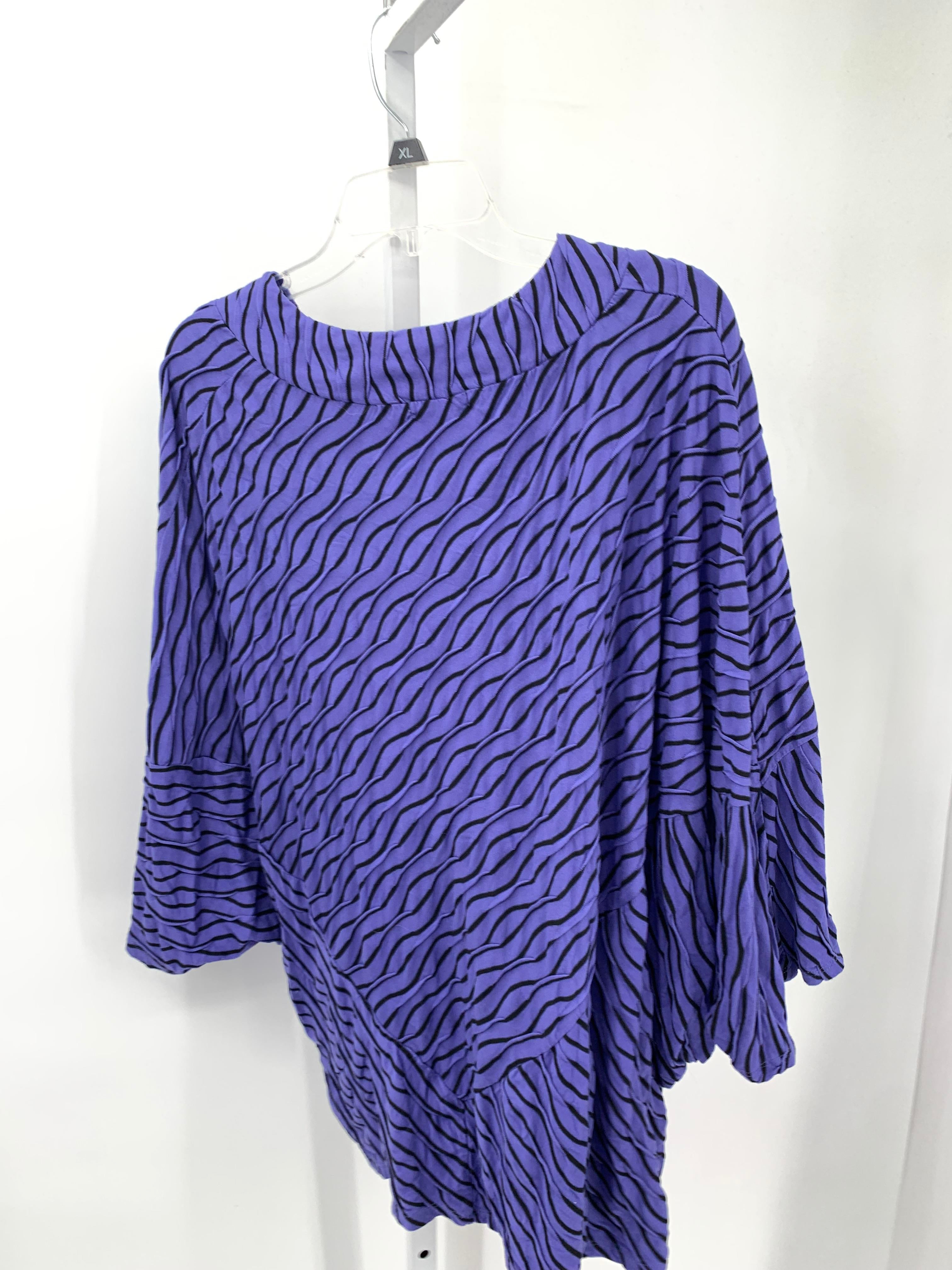 Size Medium Misses Short Sleeve Shirt
