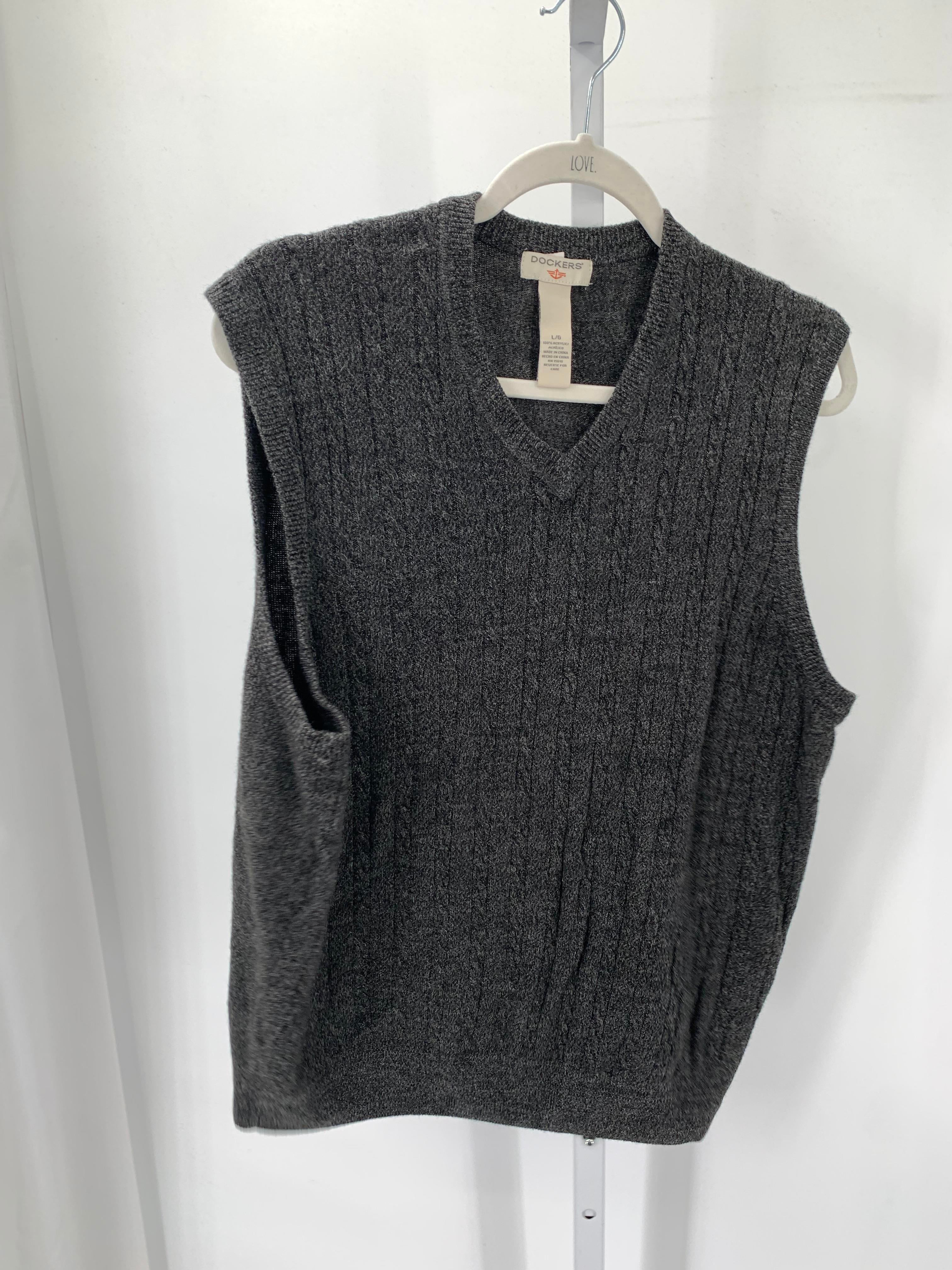 CABLE KNIT SWEATER VEST