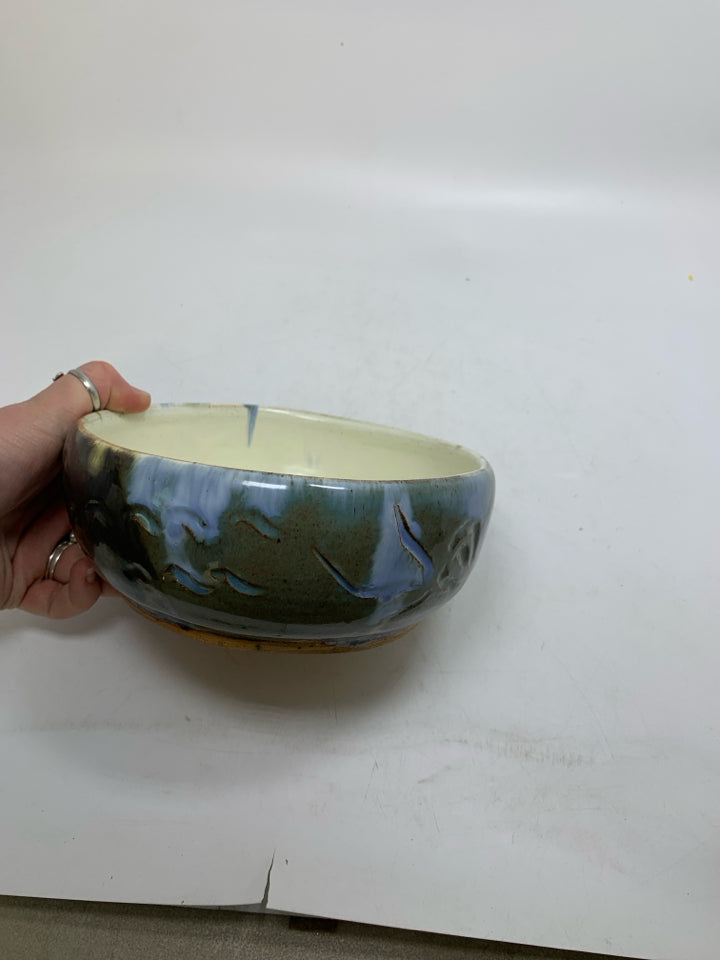 HEAVE DARK BROWN/BLUE OUTER WHITE INSIDE POTTERY BOWL.