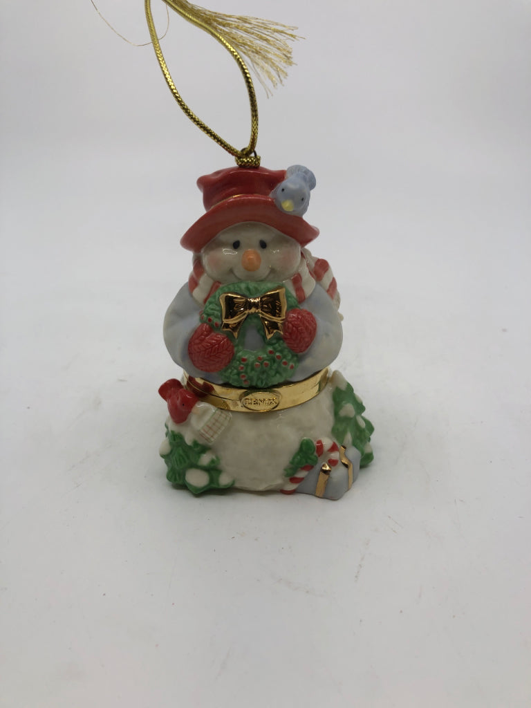 LENOX ORNAMENT SNOWMAN HOLDING WREATH W/ BIRD ON HAT.