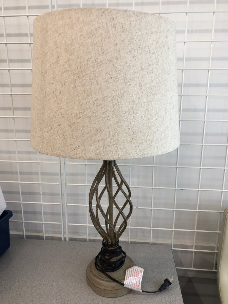 DISTRESSED METAL SWIRL LAMP W/BARREL SHADE.