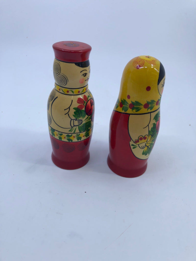 2 RUSSIAN DOLLS MAN/WOMAN S/P SHAKERS.