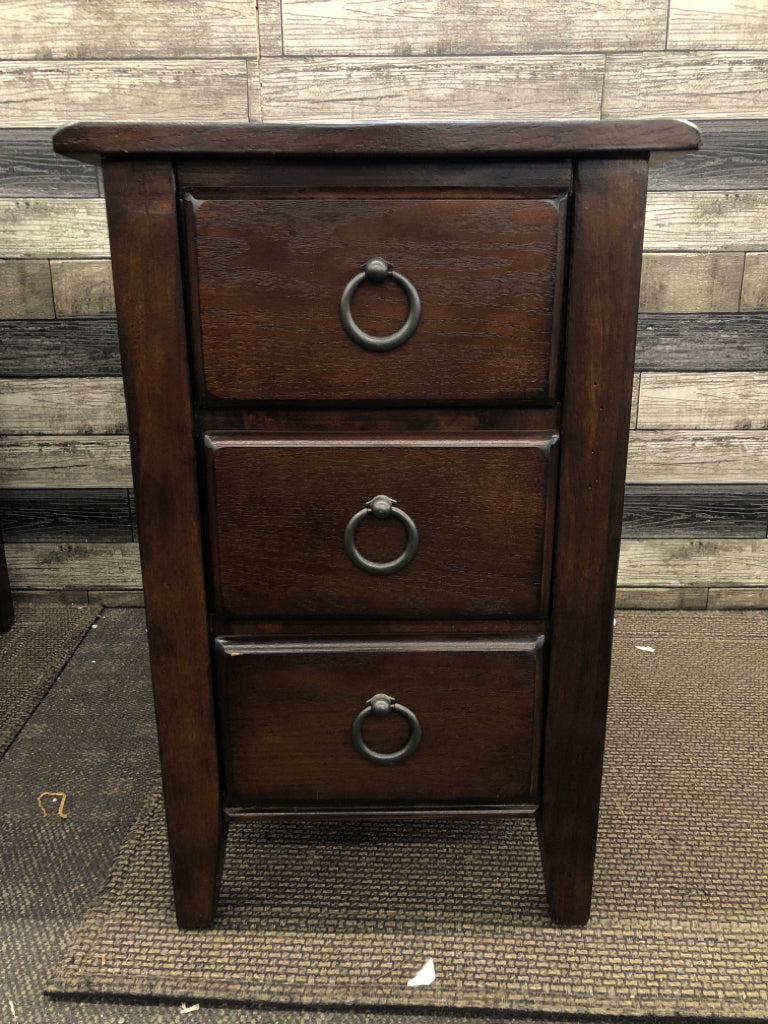 LOOP-HANDLE 3-DRAWER DARK BROWN NIGHTSTAND.