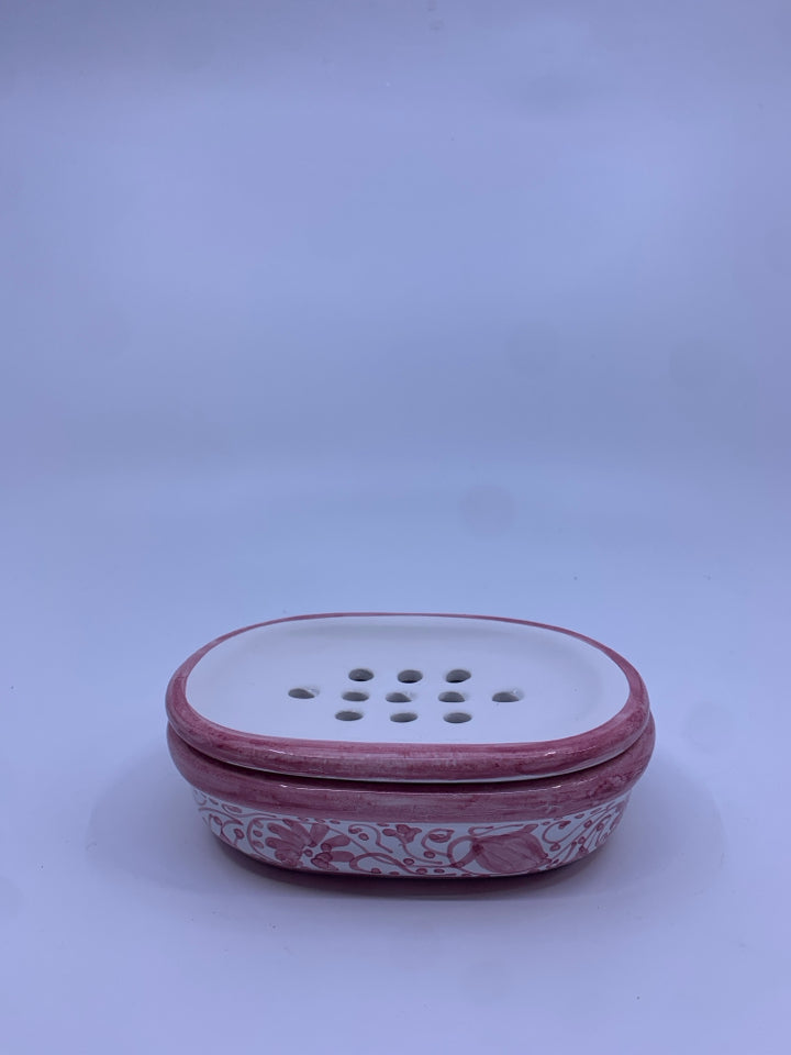 CERAMIC PINK DRAINING SOAP DISH.