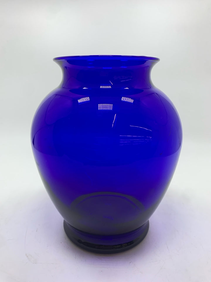COBALT BLUE GLASS VASE.