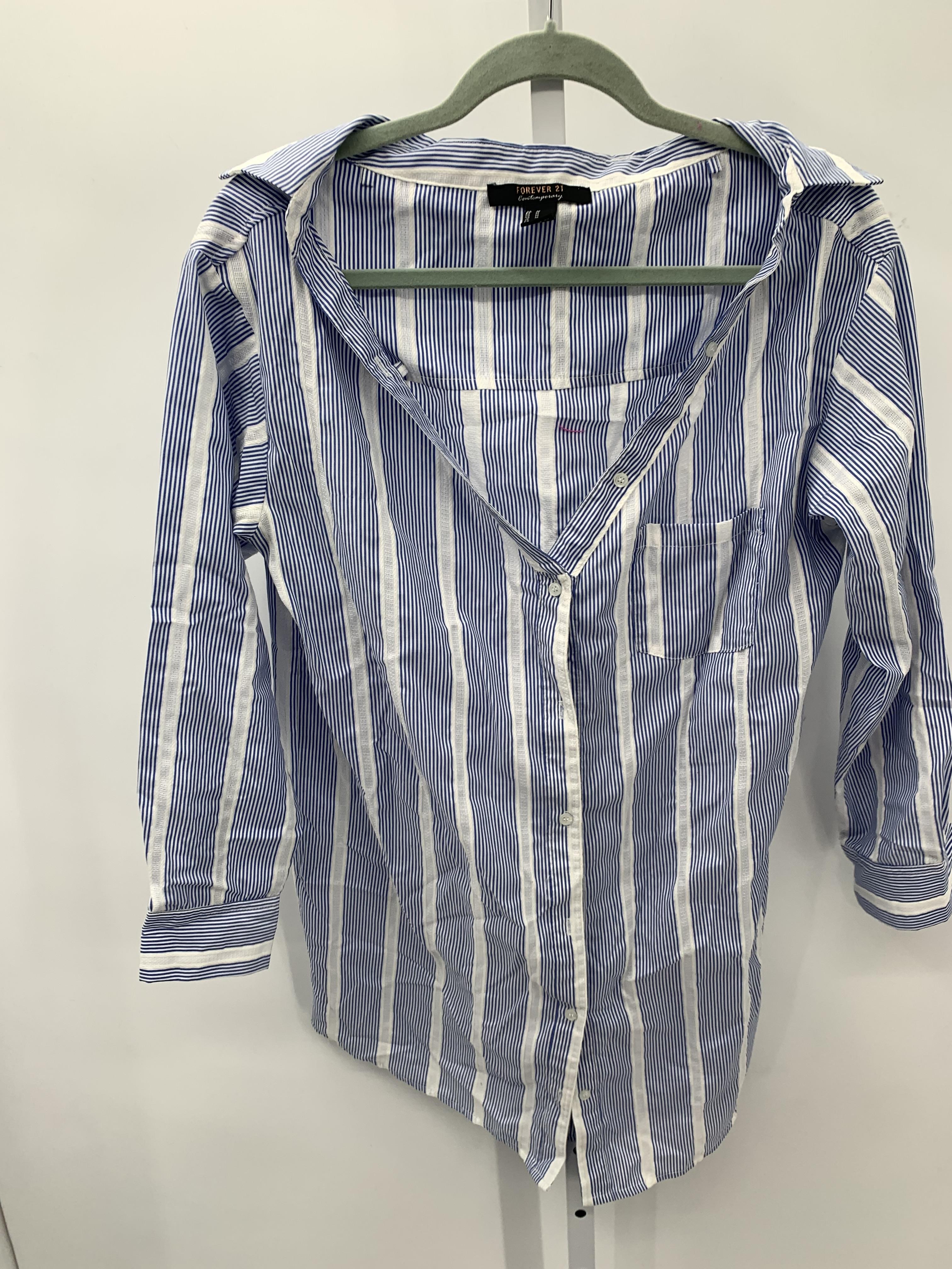 Forever 21 Size Medium Juniors Long Sleeve Shirt