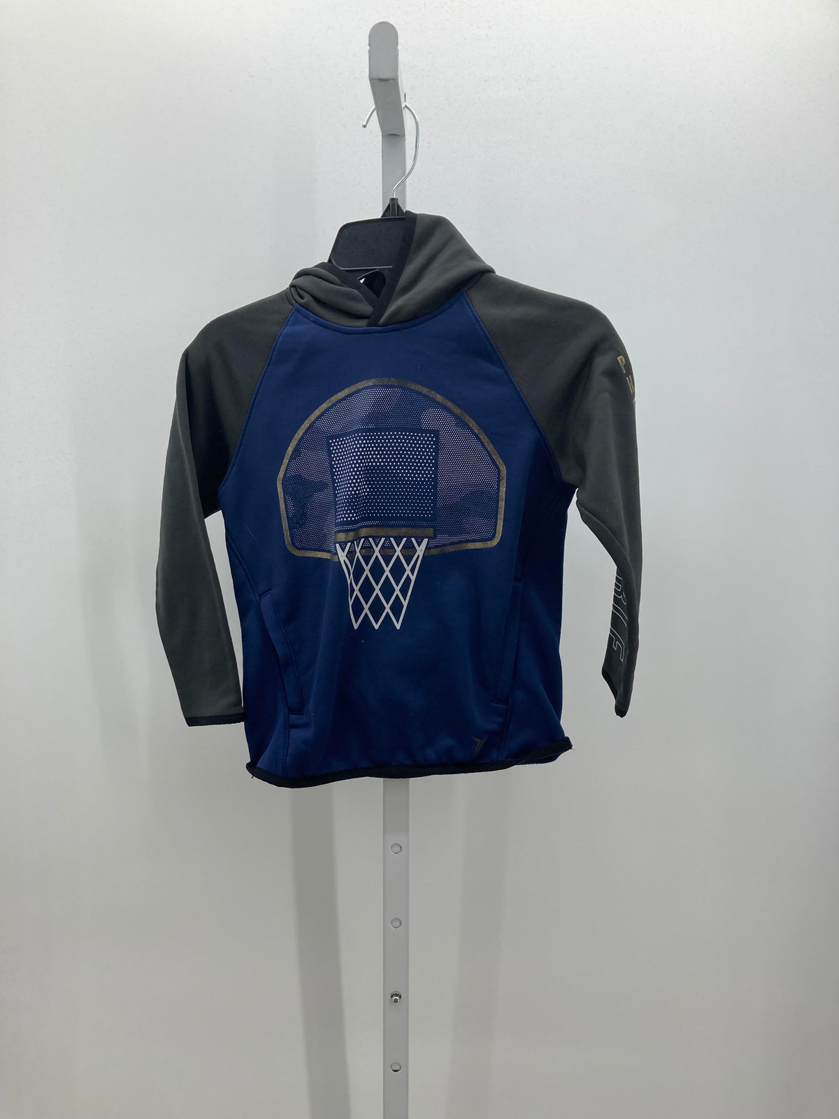 HOODED BASKETBALL HOOP