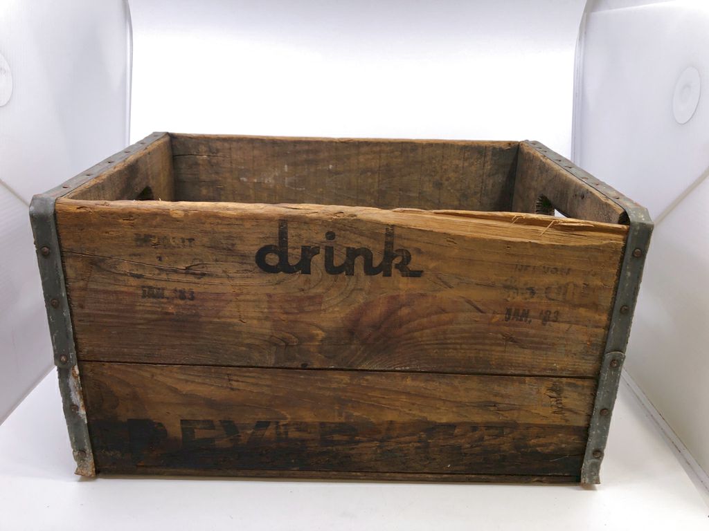 VINTAGE WOOD BEVERAGE CRATE W/METAL EDGES.
