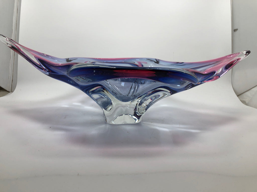 BLUE/PINK ART GLASS BOWL.