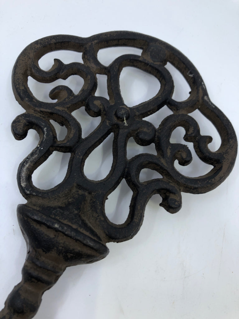 BRONZE SKELETON KEY DECOR.