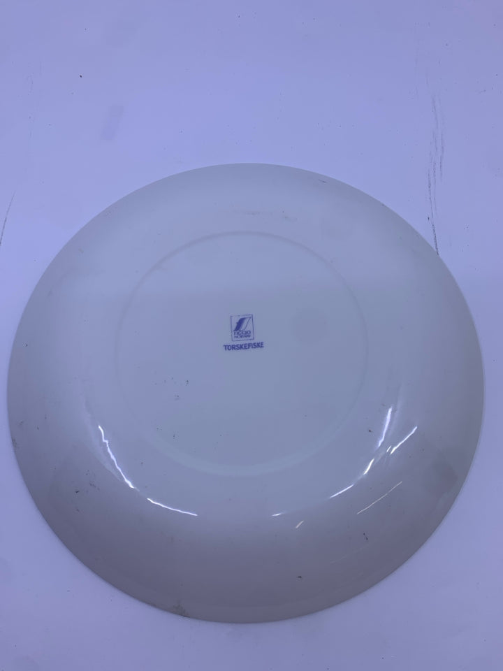 VTG FISHERMAN W WOMAN BLUE AND WHITE PLATE.
