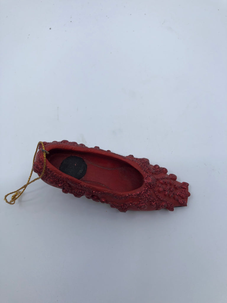 RED SHOE ORNAMENT.