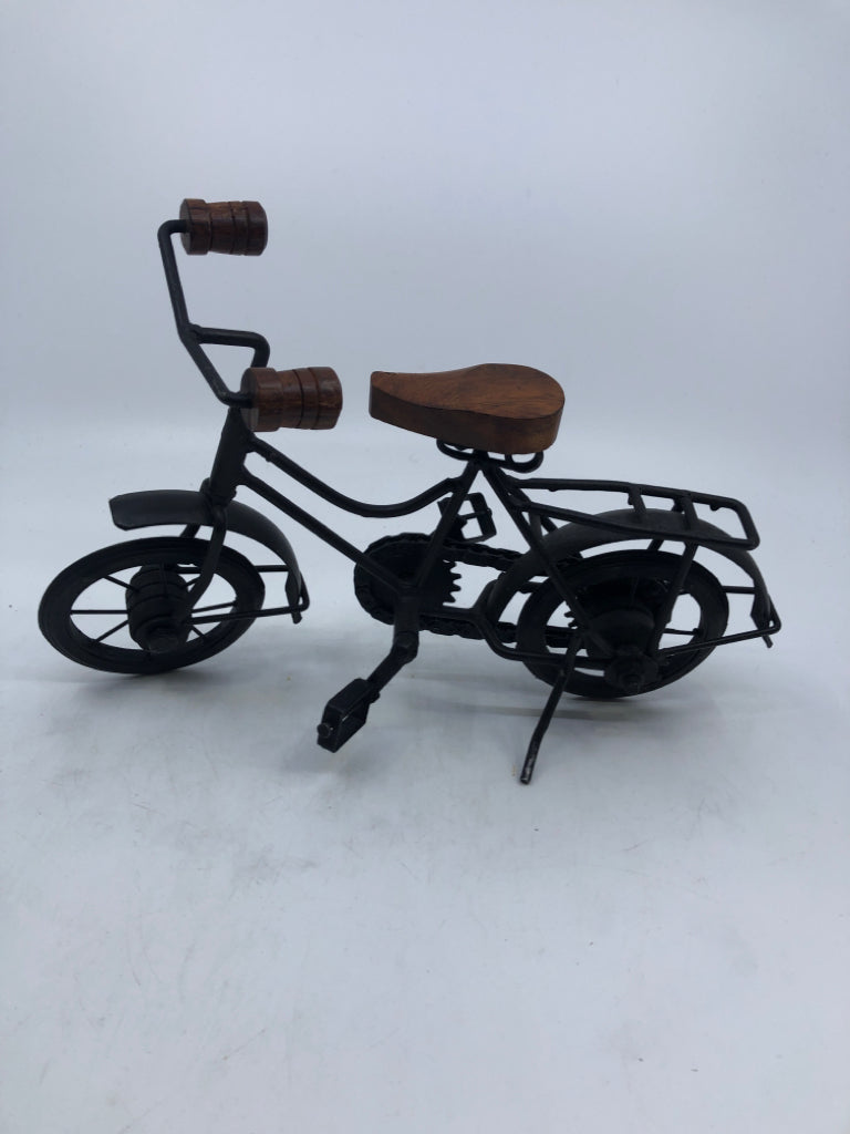 METAL BIKE DECOR W/ WOOD HANDLE + SEATS.