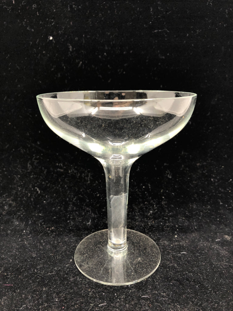 4 GLASS COUPE CHAMPAGNE GLASSES.