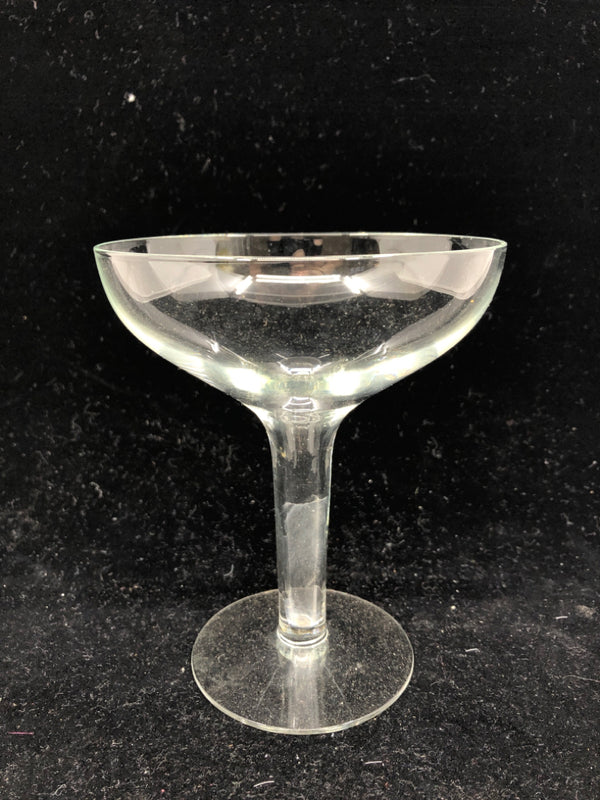 4 GLASS COUPE CHAMPAGNE GLASSES.