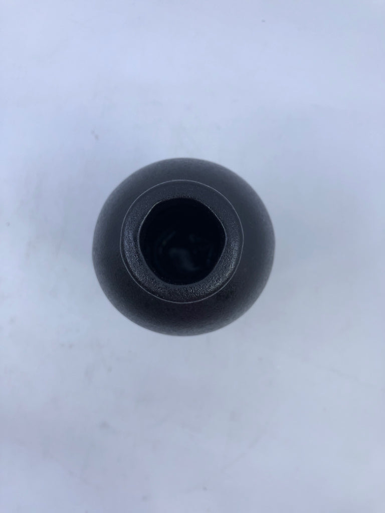BLACK SKINNY NECK VASE.