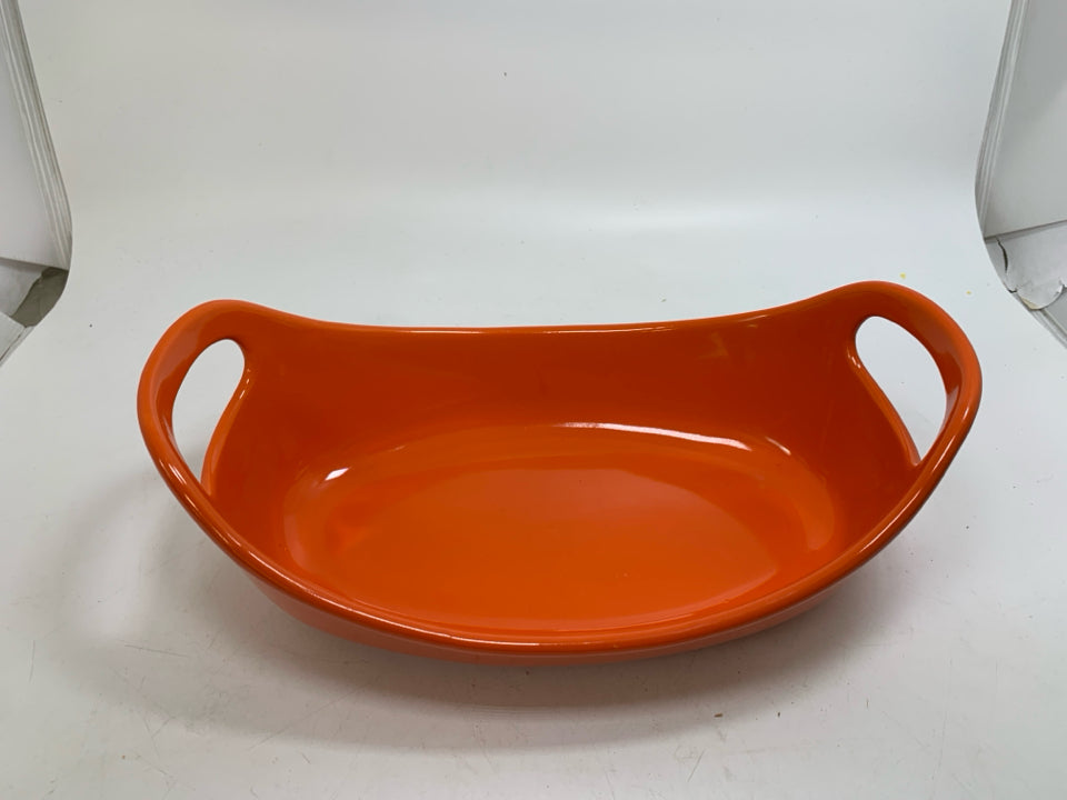 SHALLOW CASSEROLE DISH W/ HANDLES.