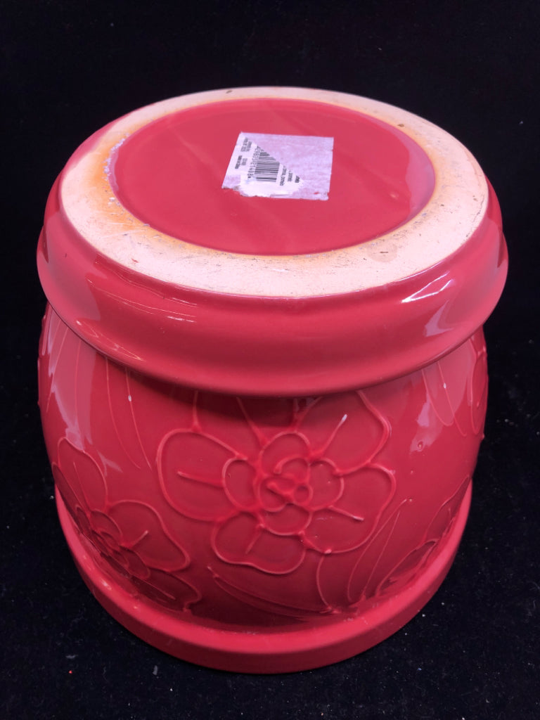 HEAVY RED PLANTER W DRIP TRAY.