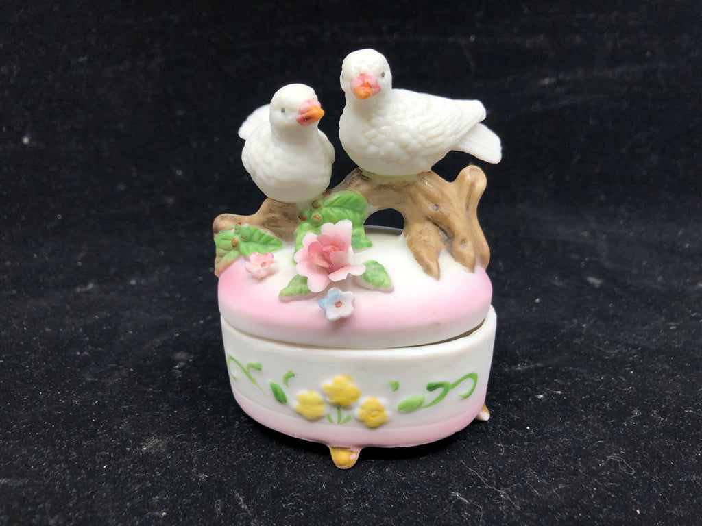 VTG SMALL PINK OMBRE BIRD TRINKET BOX.