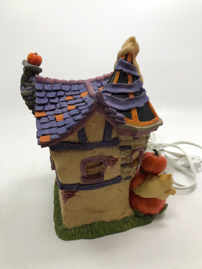 LIGHTED RESIN HALLOWEEN THEATER HOUSE.
