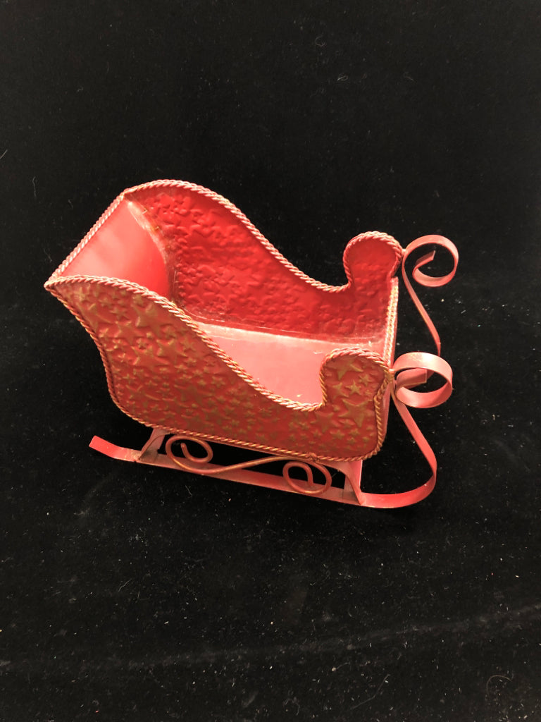 RED METAL SLEIGH PLANTER.