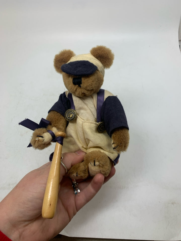 SMALL BOYDS BEARS BASEBALL PLAYER.