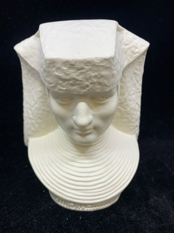 WHITE NUN HEAD GOEBEL HU2.