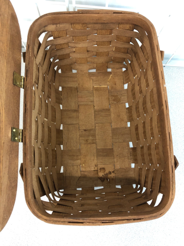 FLIP TOP PICNIC BASKET W/BLUE PAINTED LEAVES.
