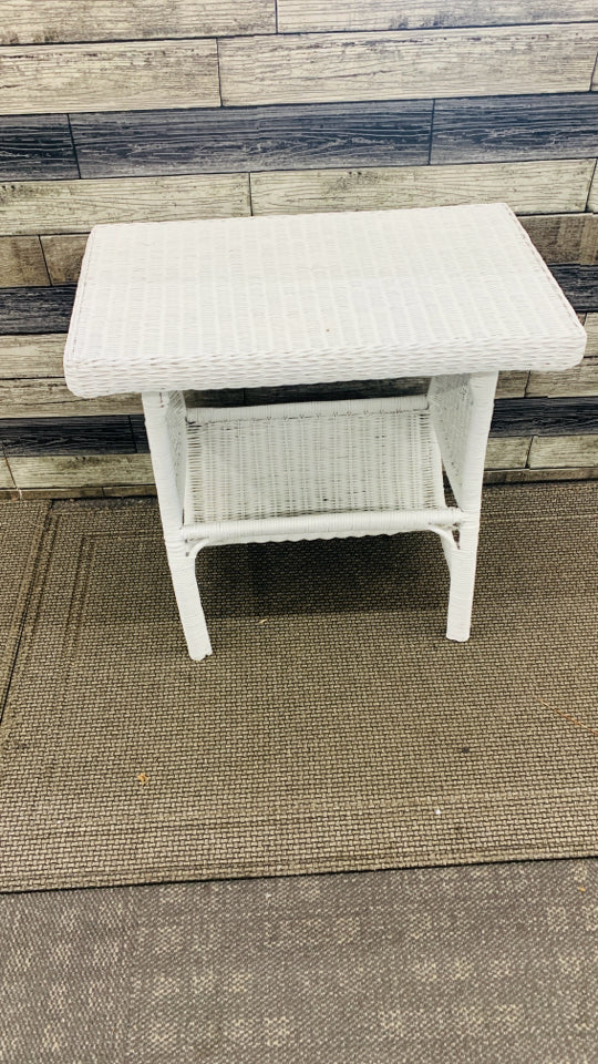 WHITE WICKER TABLE W BOTTOM BASKET.