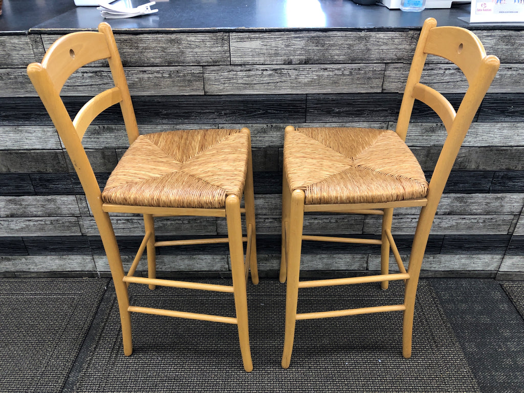 2 BLONDE BAR STOOLS W/ WICKER SEATS.