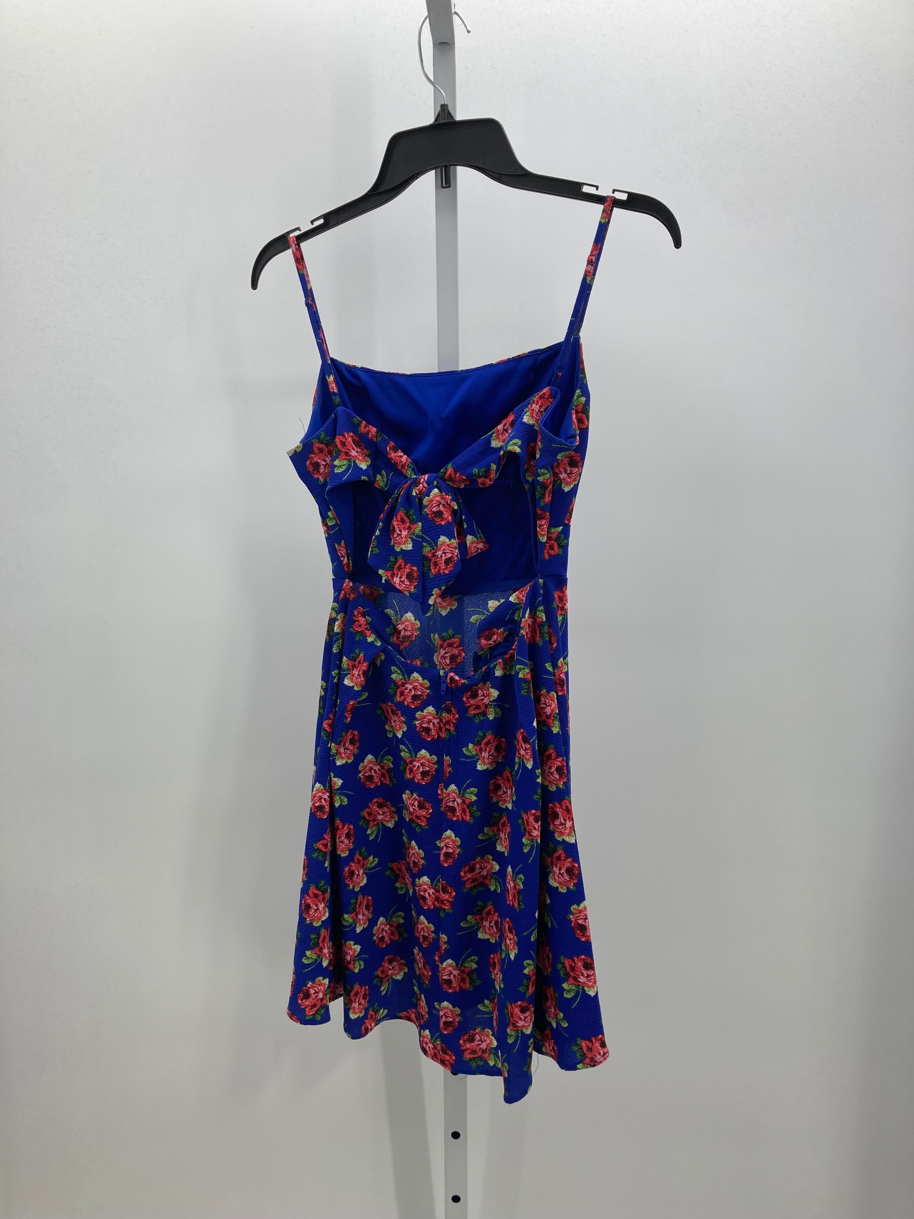 B. Darlin Size 5/6 Juniors Sleeveless Dress