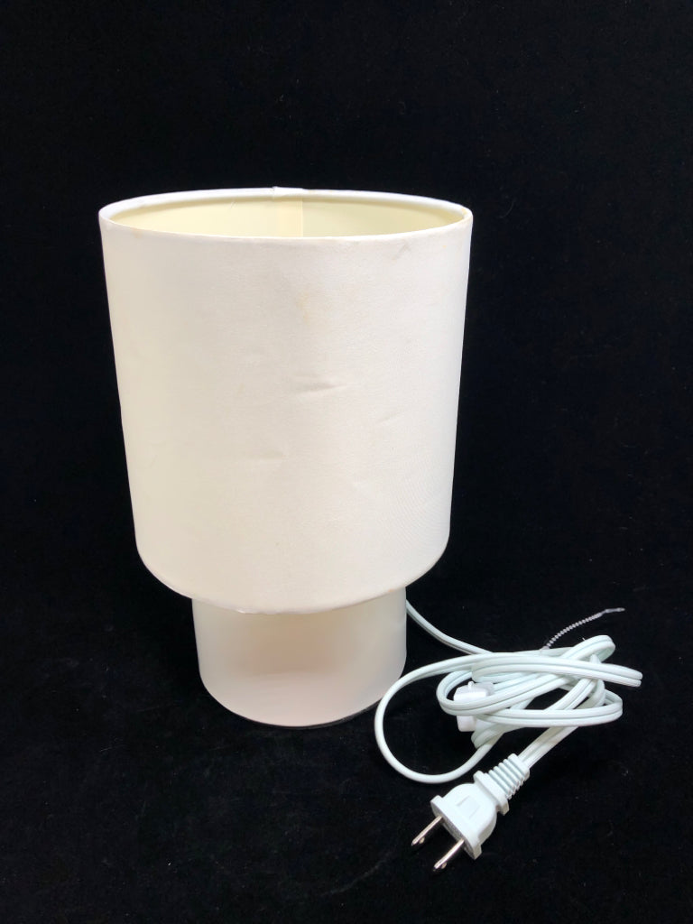 WHITE DESK LAMP W/WHITE SHADE.