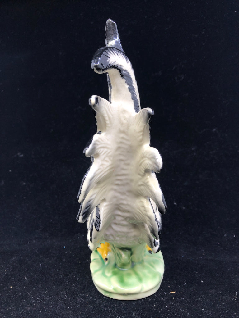 CERAMIC WHITE ROOSTER STATUE.