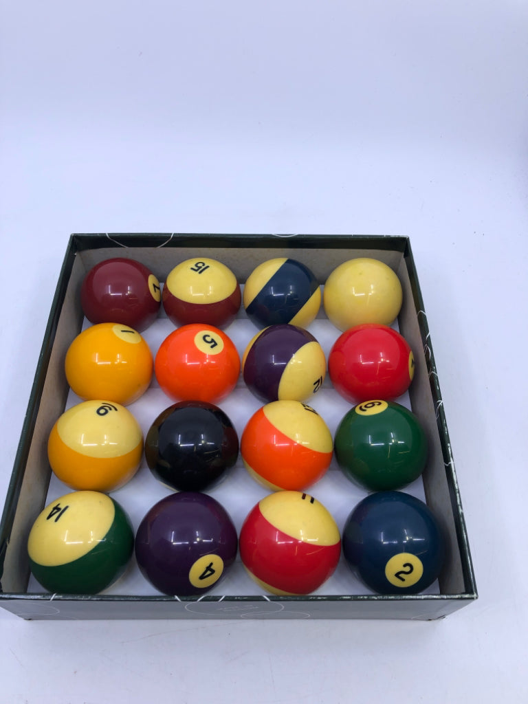 12 VTG POOL BALLS MADE IN BELGIUM.