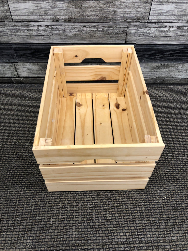 BLONDE WOOD CRATE.