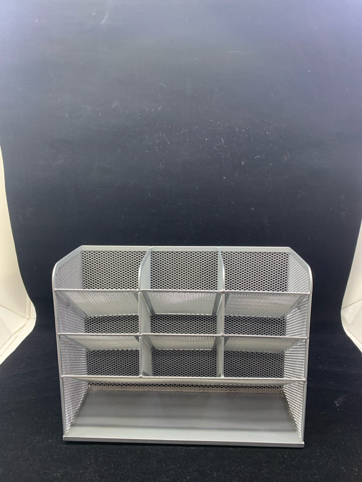 GREY MESH DIVIDED DESK ORGANIZER.