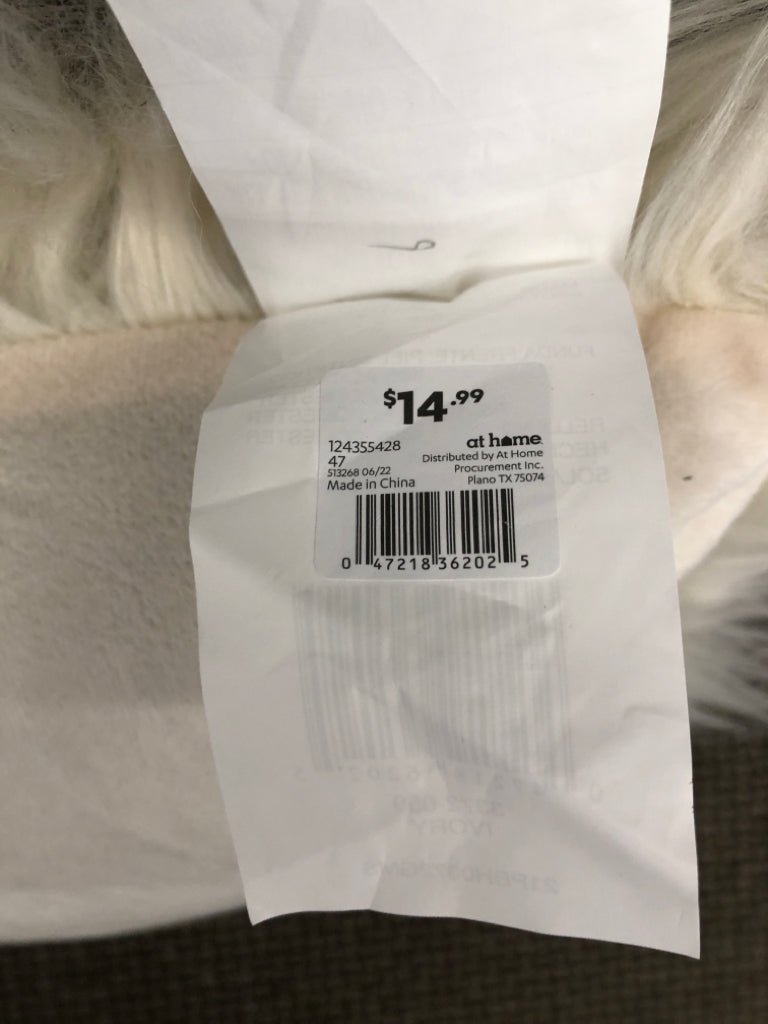 RECTANGLE WHITE FRINGE PILLOW.