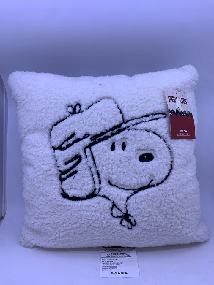 NWT SNOOPY FLANNEL PILLOW.