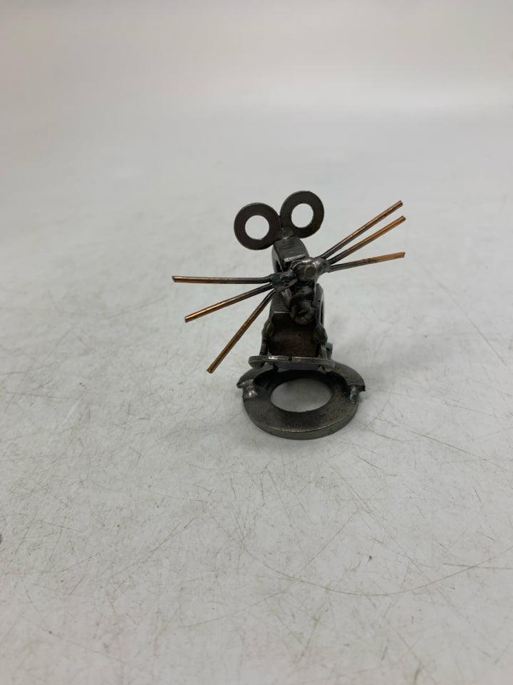 WELDED SMALL METAL MOUSE FIGURE.