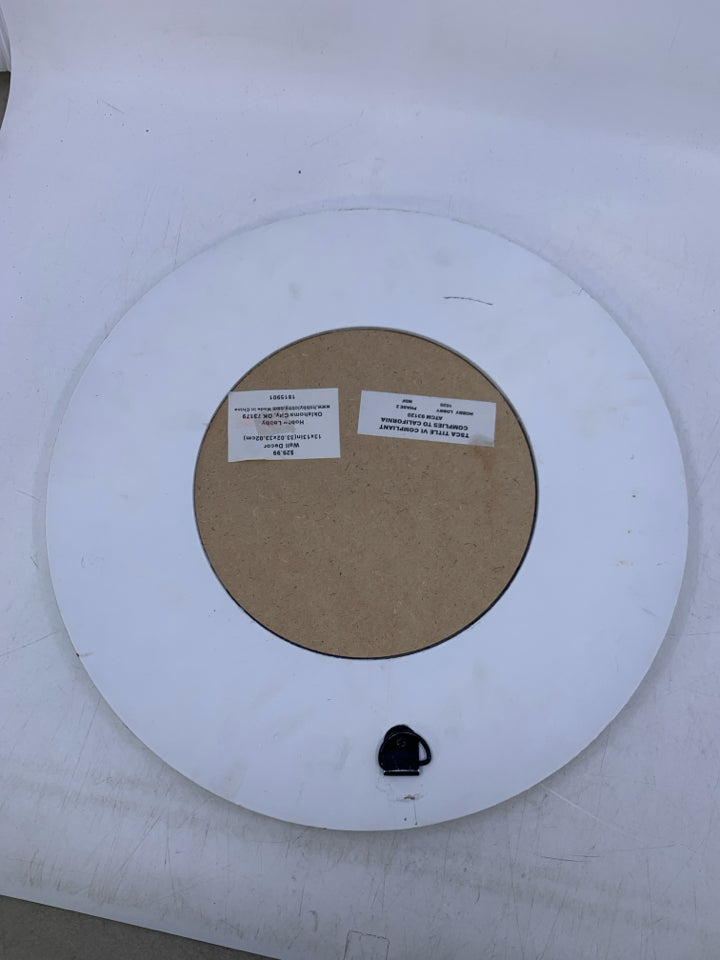 RUSTIC WHITE CIRCLE MIRROR W/ CARVED DETAILS.