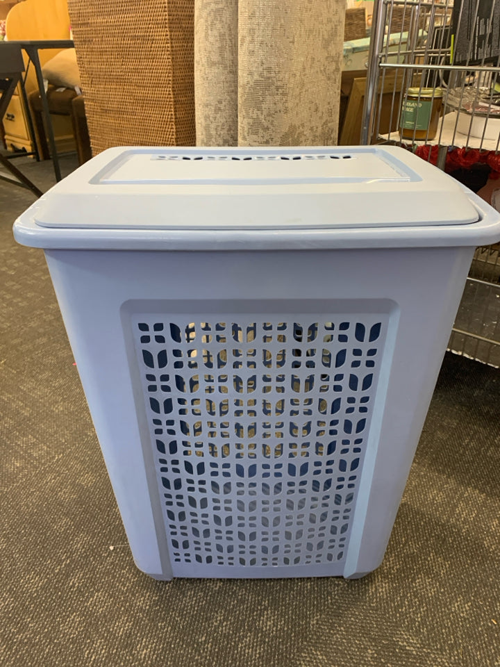 BLUE PLASTIC LAUNDRY HAMPER.