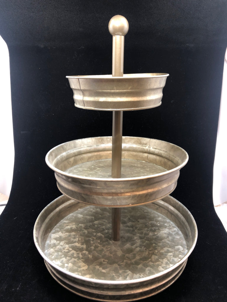 3-TIER GALVANIZED DISPLAY TOWER.