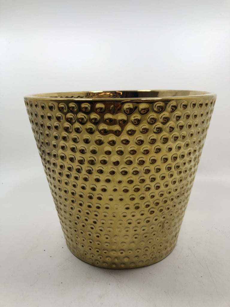 HAMMERED GOLD PLANTER.