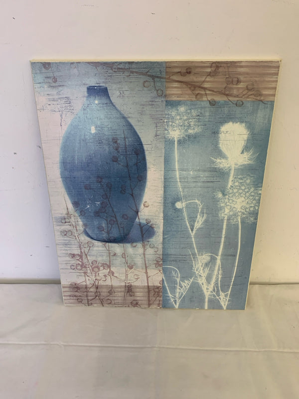 BLUE FLORAL W VASE WALL PLAQUE.