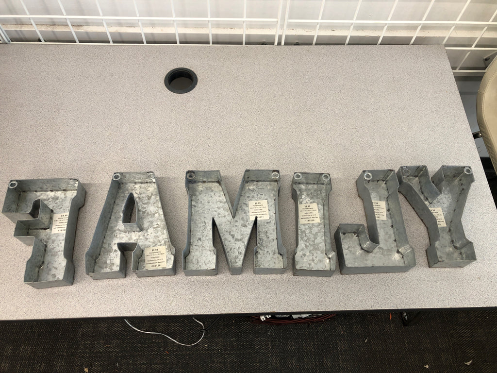 6PC "FAMILY" GALVANIZED LETTER DECOR.