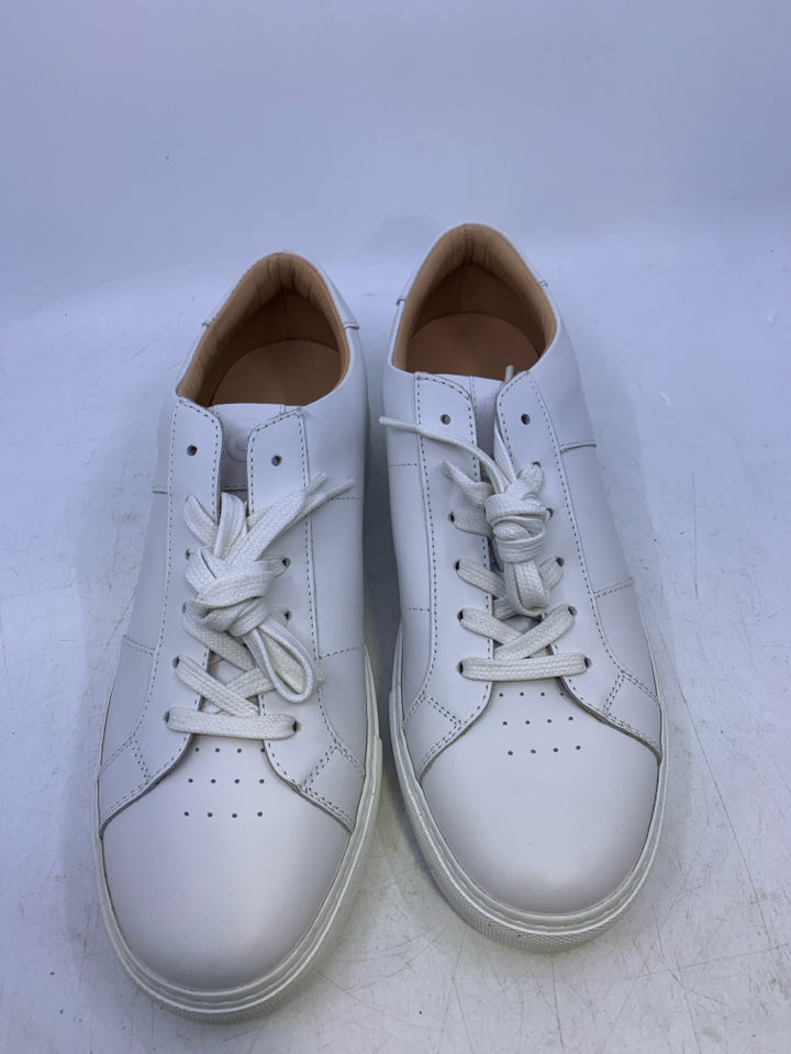 Size 8.5 Young Men's Shoes