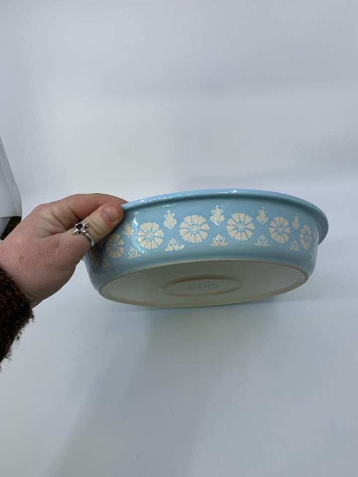 FLORAL BOUQUET IN CENTER W/ LIGHT BLUE BEADED EGE PIE DISH.