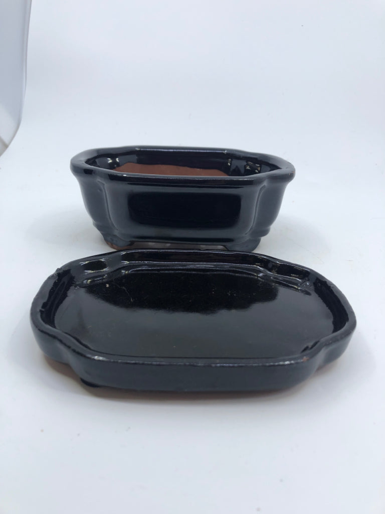 2 PC BLACK TERRACOTTA GLAZED PLANTER W DRIP TRAY.