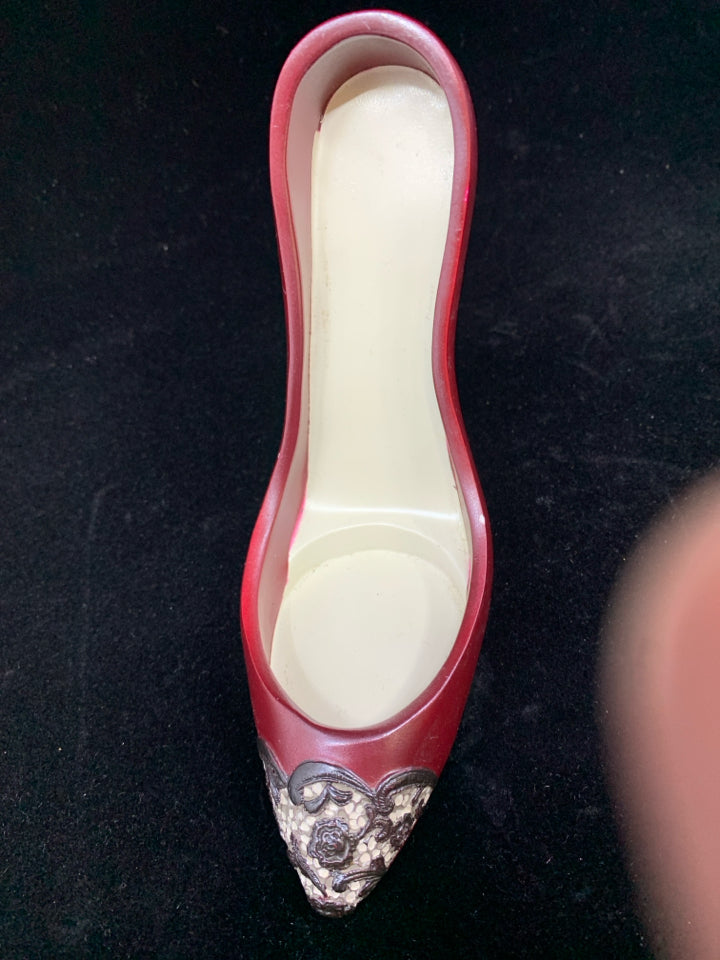 CERAMIC MAROON HEEL CANDLE HOLDER.